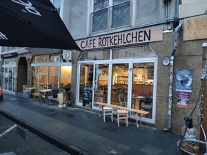 Entrance at Café Rotkehlchen - Merowingerstraße in Cologne
