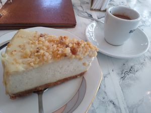 White chocolate cheesecake at Café Rotkehlchen - Merowingerstraße in Cologne