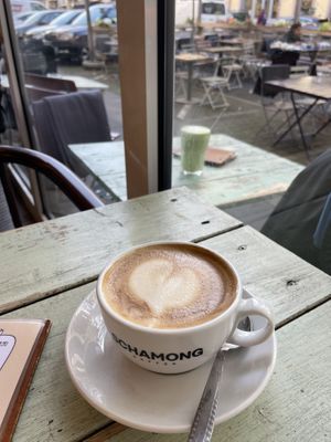 Oat cap large   at Café Rotkehlchen - Merowingerstraße in Cologne