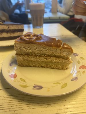 Salted caramel cake  at Café Rotkehlchen - Merowingerstraße in Cologne