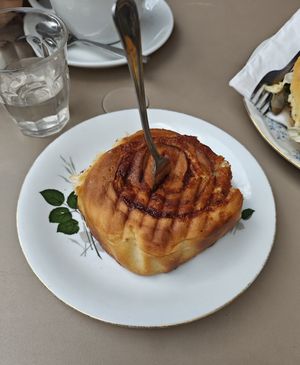 Cinnamon roll at Café Rotkehlchen - Merowingerstraße in Cologne