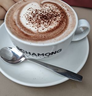Hot chocolate at Café Rotkehlchen - Merowingerstraße in Cologne