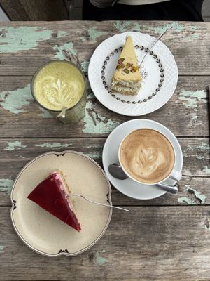   at Café Rotkehlchen - Merowingerstraße in Cologne