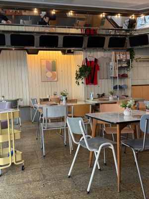 inside at Café Rotkehlchen - Merowingerstraße in Cologne
