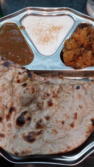 North Indian thali at Apna Punjab in La Courneuve