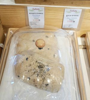 two types of ciabatta (vegan) at Salute - 살루떼 in Chuncheon