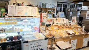 interior of location - view towards the counter at Salute - 살루떼 in Chuncheon