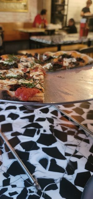 Dr Simi at Dr. Pizza in Mexico City