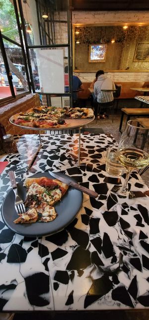 Dr Simi, todays Vegan pizza! Vinho Verde at Dr. Pizza in Mexico City