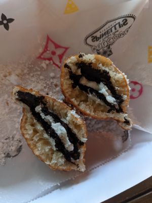 Deep fried oreos at Spinelli's Pizza in Louisville
