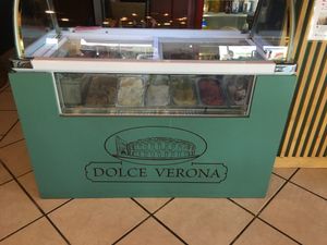 The ice cream case at Dolce Verona in La Paz