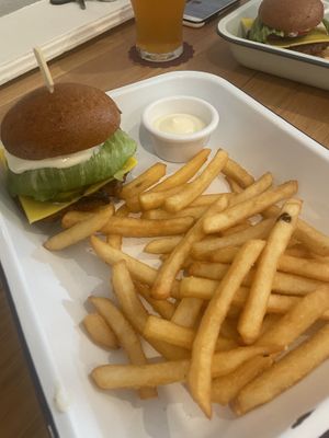 Veggie Burger (Vegan Option) #Veganuary at Moonah Hotel and Cellars in Moonah