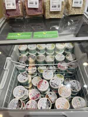 Ice creams with labelled vegan flavours   at Baimiang ใบเมี่ยง - The Promenade in Bangkok
