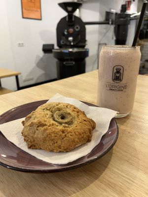 Vegan cookie and a soy platano drink  at L'Origine in Madrid