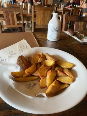 Potato wedges (without sauce)   at Don Macedo in Campos Do Jordao