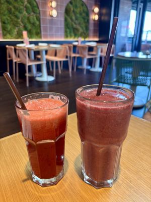 Heartbeat juice and Rainbowberry smoothie  at Fresh Sherway in Toronto