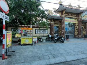 Beside An Phuoc Pagoda #Veganuary at Bánh Mì Chay - Nguyên Chi - Food Stall in Da Nang