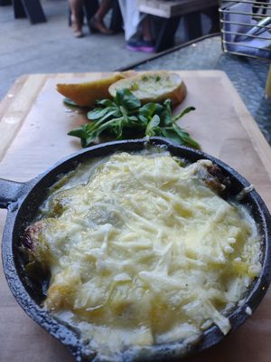Brukselka zapiekana pod wegańskim serem at Cały Gaweł Cantine Bar Cafe in Sopot