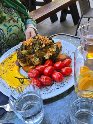 Cauliflower at Cały Gaweł Cantine Bar Cafe in Sopot