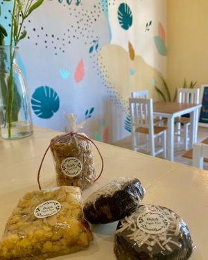 Opciones dulces veganas para take away o consumo en el local  at Habits in Holbox