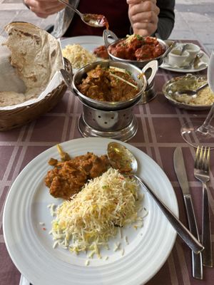 Hoofdgerecht met roti en rijst   at Aromas de la India in Tenerife