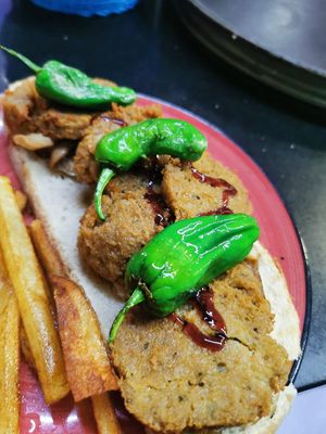 Tosta de seitán at La Otra Bóveda in Toledo