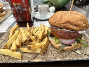 judías vegan burger   at La Otra Bóveda in Toledo