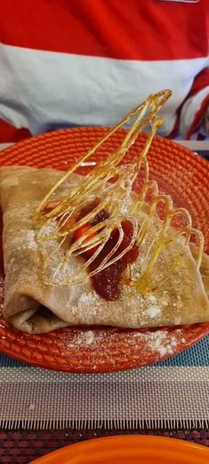 Crepe dulce, mermelada y frutas frescas at Viva la Pepa in El Calafate