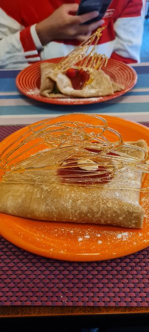 Crepe dulce, mermelada y frutas frescas at Viva la Pepa in El Calafate