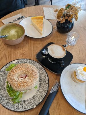 bagel, muffin and cheesecake at Frau Ginkel in Geisenheim