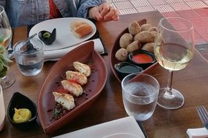 Gyoza und Patatas con Mojos at Mirlo La Caleta in Tenerife