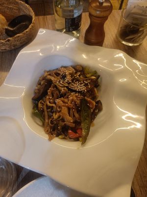 Wok noodles teriyaki at Mirlo La Caleta in Tenerife