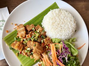 Vegan crispy pork with garlic & chilli 🌶  #Veganuary at 9 Salads นายน์สลัด in Bangkok