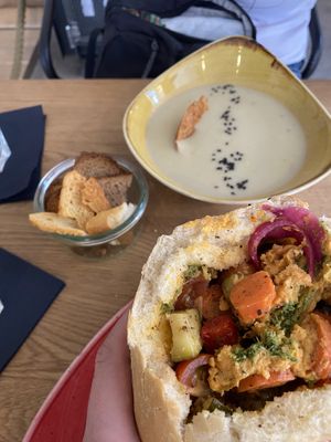 Döner und Bluemkohlsuppe  at Café Nanea in Gelnhausen