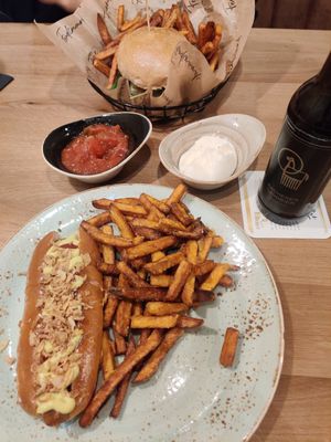 Burger and Hotdog with sweet potato fries at Ferdinands Burgerbutze in Aachen
