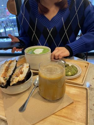 Onigirazu and salted caramel and hojicha latte (friend’s food was not vegan)  at Moya Matcha in Warsaw