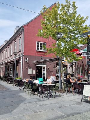 Outdoor seating at L'angolo Italiano in Vejle