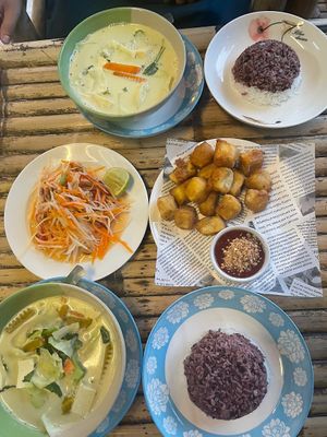 Papaya salad, fried tofu and green curry with rice😄  at K.C. Kitchen in Koh Phangan