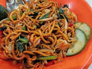 Very delicious with 'Wok Hei" Mee Goreng. Fresh cook and very decent price at Jin You Yuan 今友緣素食坊 in Central Singapore