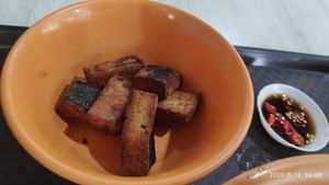 Perfectly deep fried fish at Jin You Yuan 今友緣素食坊 in Central Singapore