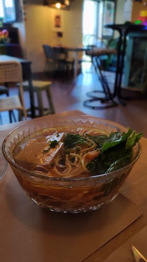 Sopa ramen vegana at A Corre Vexeta in Santiago De Compostela