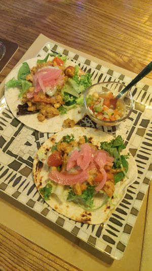 Los tacos mi plato fav de los que probé 10/10 están riquísimos at A Corre Vexeta in Santiago De Compostela