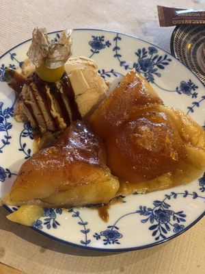 Tarta Tatin💗 at A Corre Vexeta in Santiago De Compostela