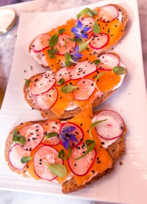 Faux saumon et bourrache   at Elemiah in Fontainebleau