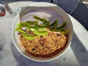 Granola bowl at Elemiah in Fontainebleau