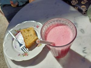 Juice and lemon&basil cake at Elemiah in Fontainebleau