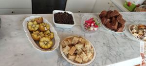 Kiwi and cakes at Elemiah in Fontainebleau