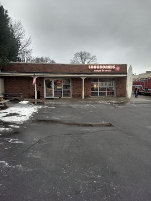 Front view at Longboards Wraps & Bowls in Liberty