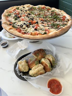 Large 1/2 vegan delight, 1/2 balsamic mushroom, both with vegan cheese and heavy garlic. Half dozen vegan garlic knots with marinara ( elves ate some before I got the picture).   at Tony's Pizza in Flagler Beach