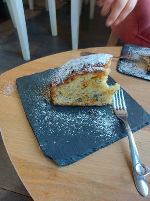 Vegan carrot and nut cake at Il tempo del vino e delle rose in Naples